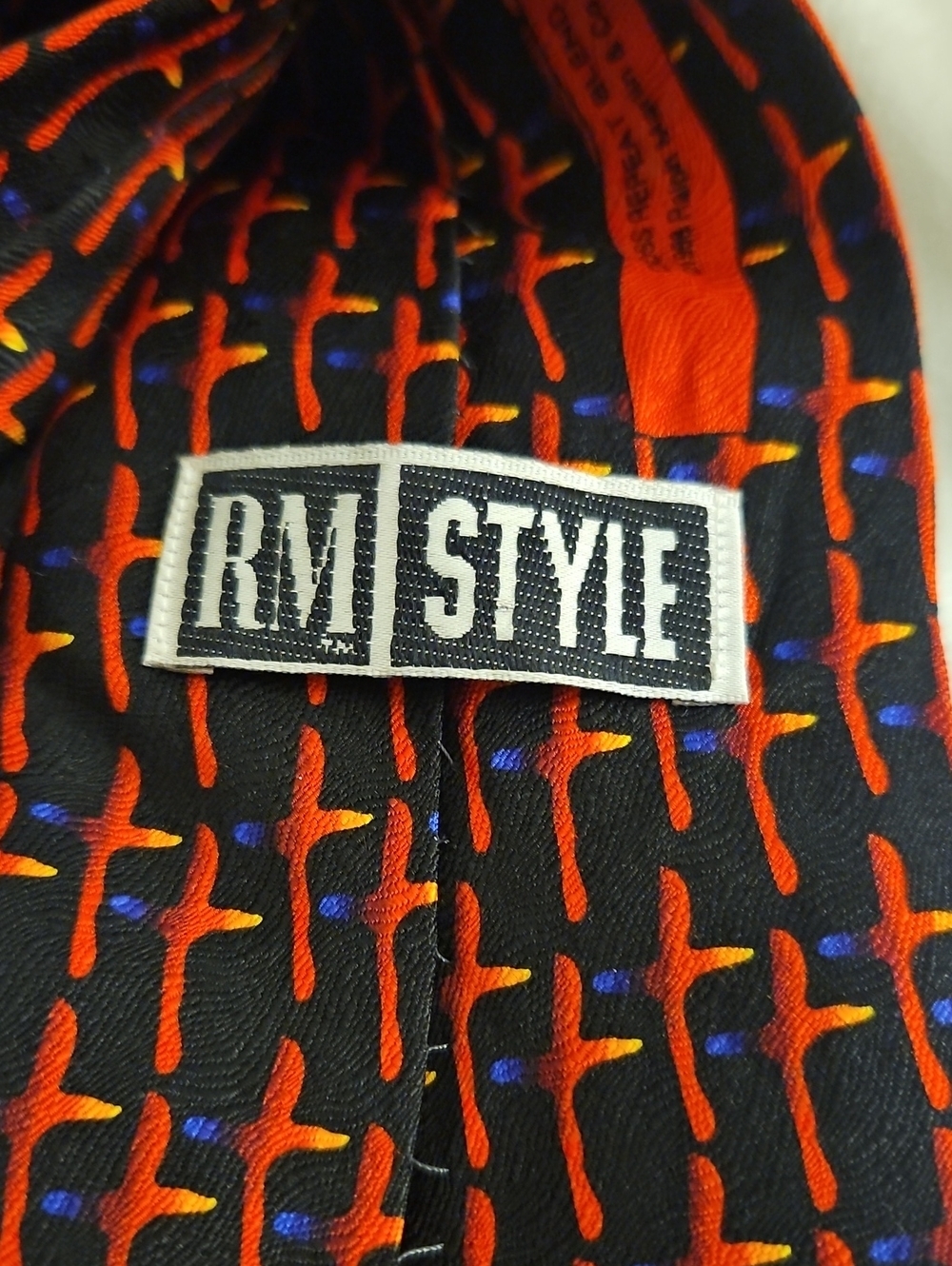 Vtg RM STYLES Artsy 1998 Cross Repeat Blend Silk Tie - Picture 5 of 10